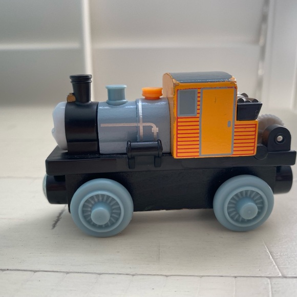 Thomas And Friends Fisher-Price Wooden Railway Bash 2012 - Picture 4 of 6